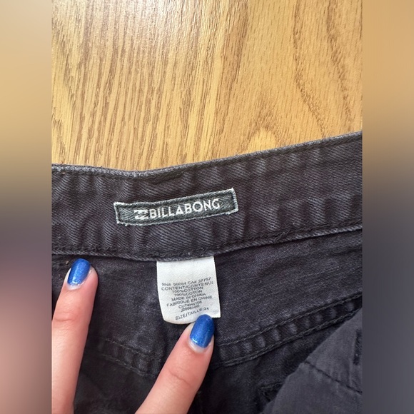 Billabong women’s high waisted denim shorts - Picture 3 of 3